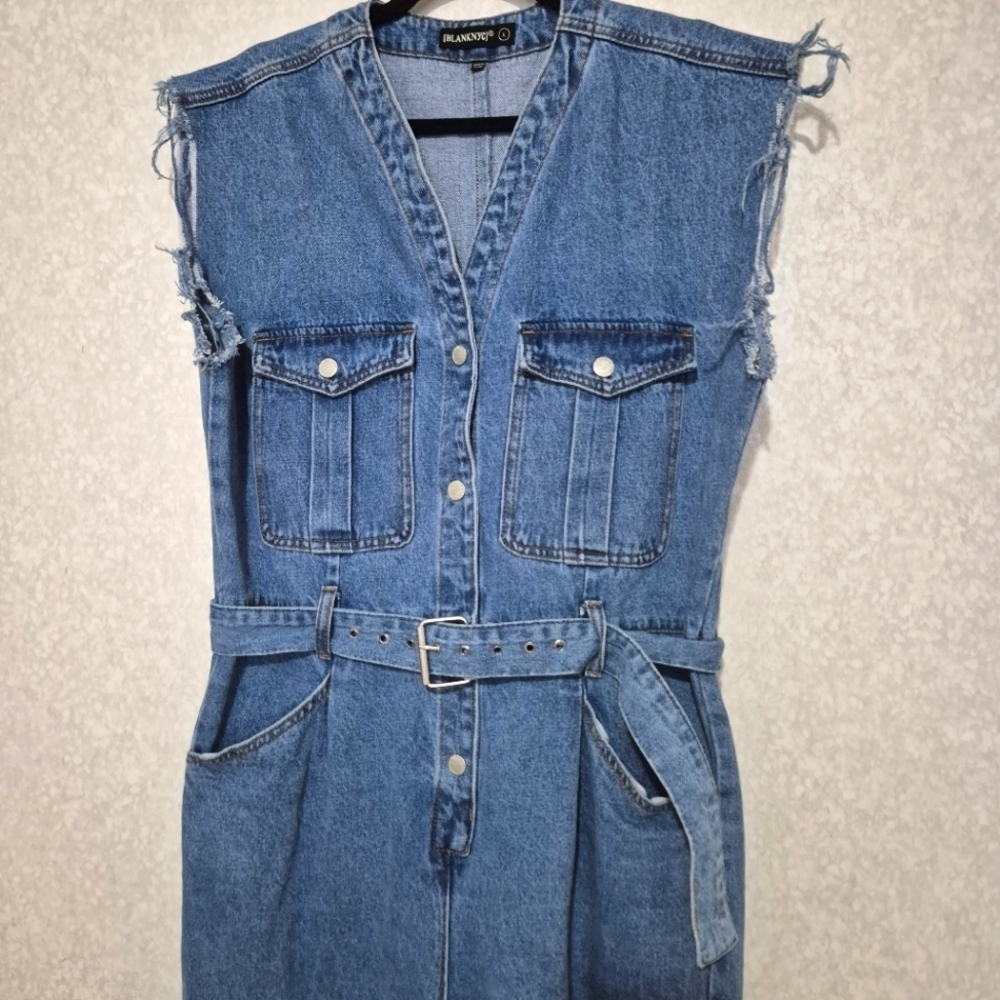 Blank NYC Blue Denim Jumpsuit with V-Neck and Tie Belt..SIZE:L - Picture 7 of 16